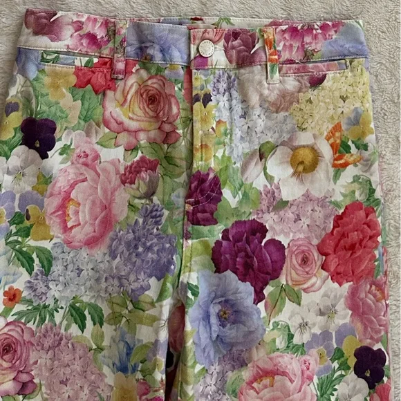 Alice + Olivia floral coin pocket cropped jean NWOT Jeans